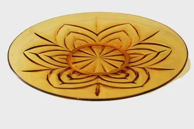 Schaal in geperst glas.