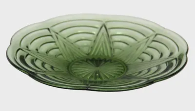 Schaal in groen geperst glas