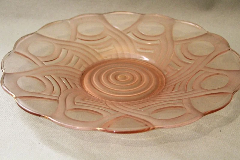Schaal in roze glas - Glas › Schalen - Geperst glas
30cm diameter
1930-1950