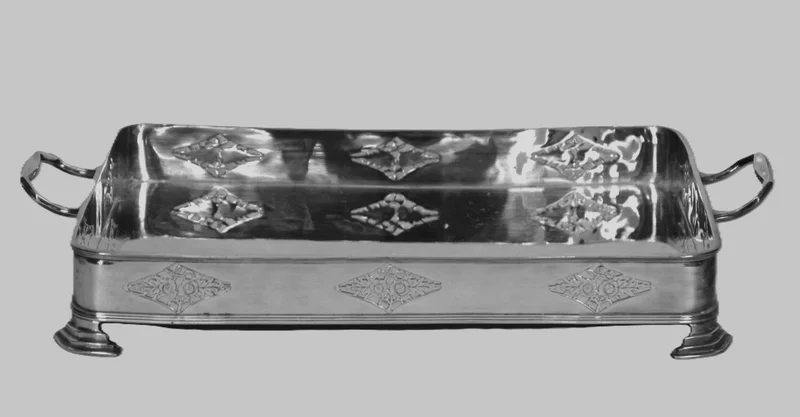 Schaal met opstaande rand - zilver › Plateau's - €75.00 - Verzilverde tray met volle rand.
35 x 20 cm
Gemerkt: Charles Green & Co Birmingham
EPNS
1905-1982