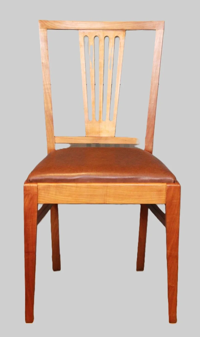 Set van zes stoelen De Coene - Meubel › Zitmeubels - €760.00 - Een set van zes eetplaatsstoelen in licht beukenhout en een inlegzit met de oorspronkelijke bekleding in skai.
Factuurdatum 1954