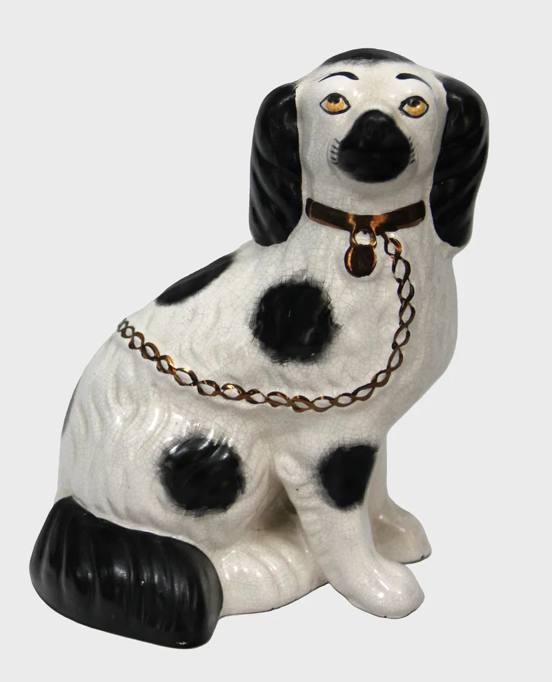Staffordshire hond - Porselein › Figuren - Porselein figuur in typische Staffordshirestijl.
23cm hoog
Laat 19e eeuw.

€