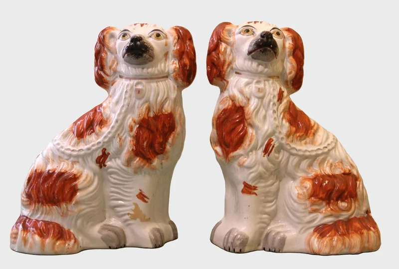 Staffordshire honden - Diversen › Figuren - €165.00 - Paar Staffordshire honden.
Eind 19e eeuw
25cm hoog, 17cm breed elk