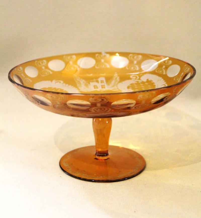 Tazza in geel kristal - Glas › Schalen - €80.00 - Kristal fruitschaal op voet.
Boheems kristal
20cm diameter, 11cm hoog
1930-1960