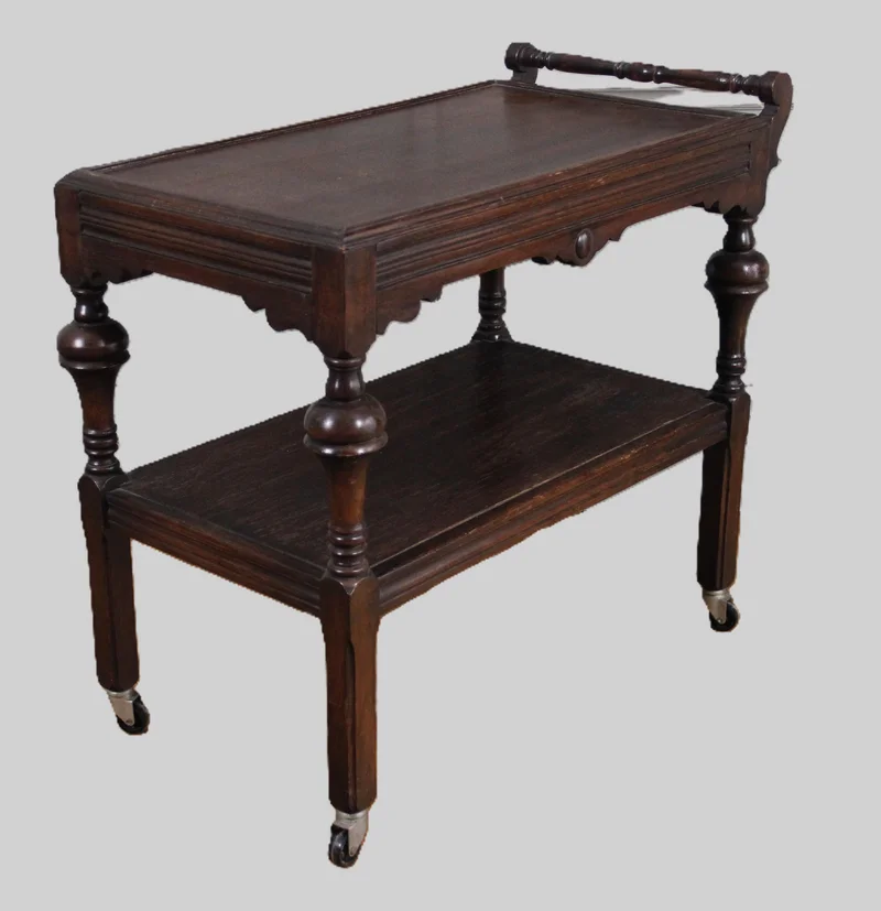 Trolley  - Meubel › Bijzetmeubel - €225.00 - Eikenhouten dienwagen op originele wielen.
Twee dienbladen.
80 x 42cm; 73cm hoog; onderste dienblad op 33cm hoogte en bovenste dienblad op 68cm hoogte.
Nederlandse makelij
ca 1930/1940