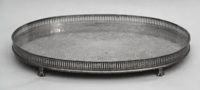 Verzilverd dienblad met galerij