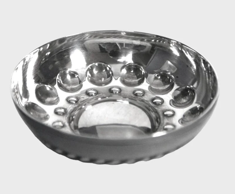 Verzilverd schaaltje - Zilver › Diversen - €25.00 - Klein verzilverd schaaltje zonder merken.
8cm diameter, 2cm hoog.
Eerste helft 20e eeuw