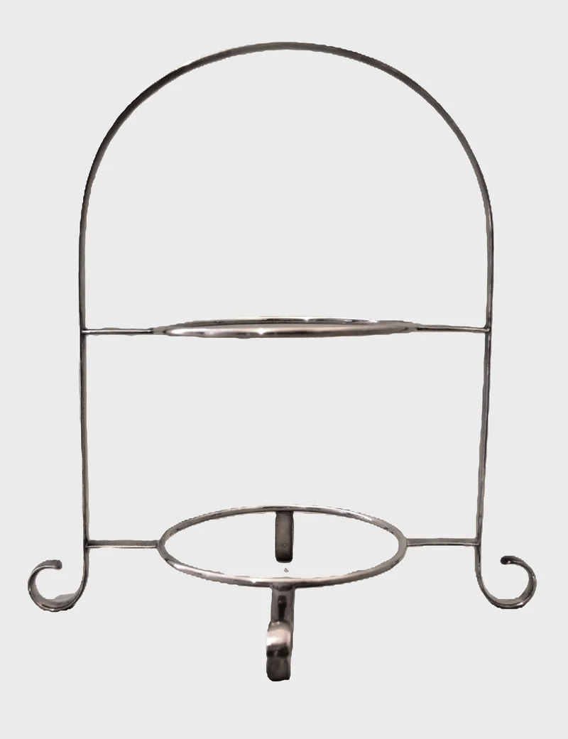 Verzilverd tafelcakestandje - Zilver › Diversen - Verzilverd tafelcakestandje voor twee ronde borden.
Edwardian periode:ca 1920
Gemerkt JSS  EP