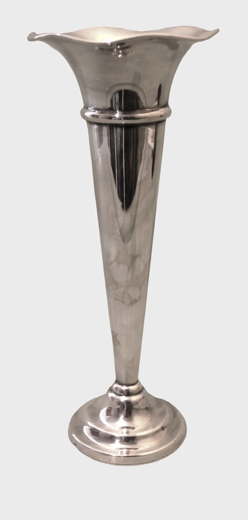 Verzilverde tulpvaas (2) - Zilver › Diversen - €60.00 - 27cm hoog, diameter 12cm
Gemerkt EPNS Atkin Brothers
1920....