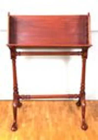 Victoriaans boekenstaander thumbnail 1