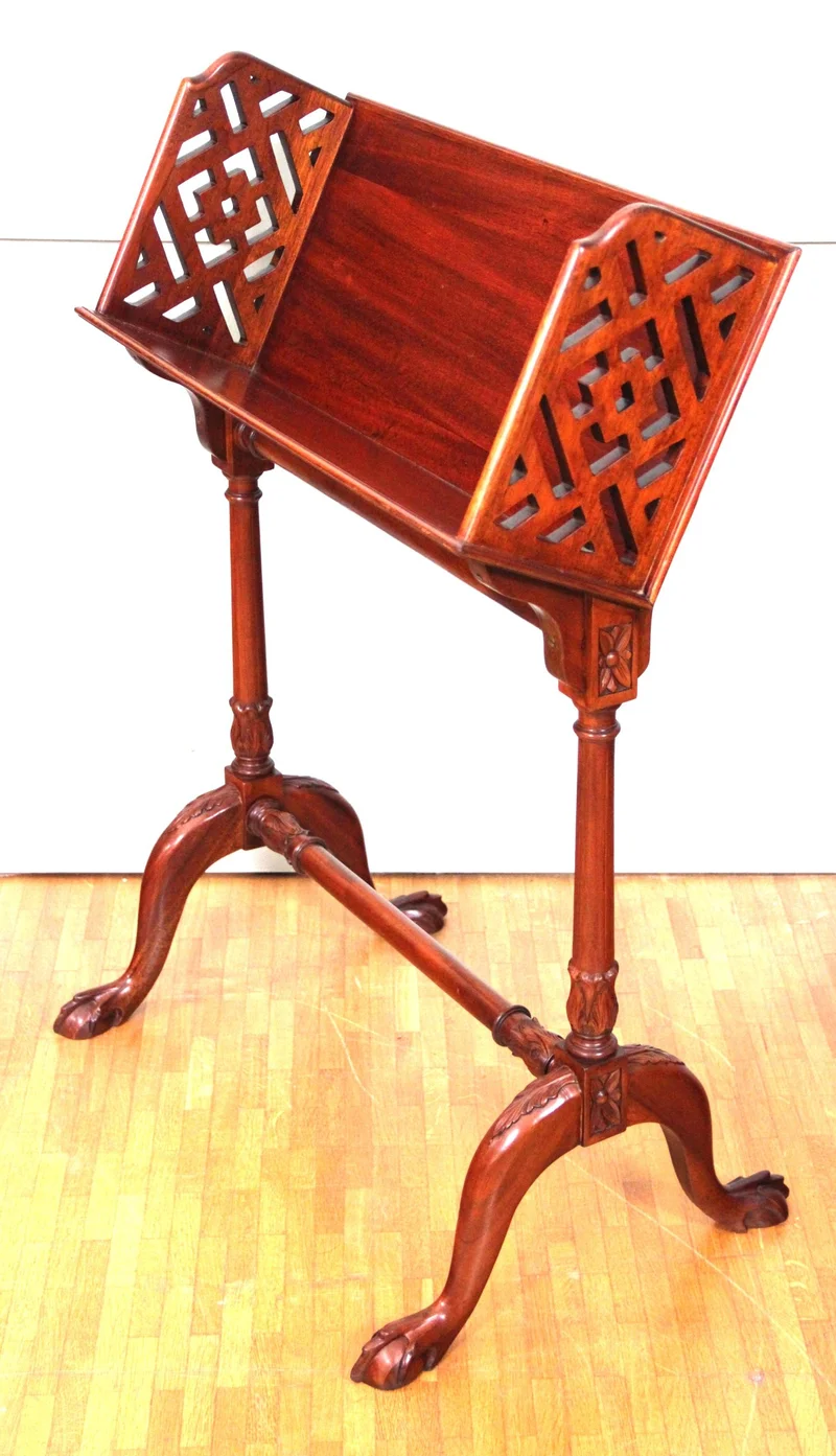 Victoriaans boekenstaander - Meubel › Bijzetmeubels - Open boekenrek in mahoniehout.
62 x 43cm; 88cm hoog
Ca 1900