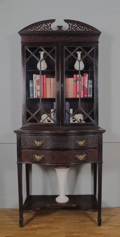 Victoriaans cabinet in Chippendale stijl