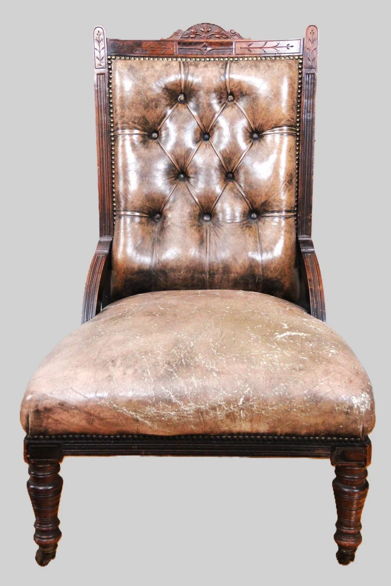 Victoriaanse zetel - Meubel › Zitmeubels - €350.00 - Zgn dameszetel in rijk gesculpteerd mahoniehout met oorspronkelijke leder bekleding.
95cm hoog, 63cm breed, 60cm diep.
Laatvictoriaanse periode, ca 1880/1900