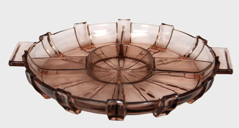 Vintage schaal - Glas › Schalen - €45.00 - Schaal in geperst glas met 5 verdelingen voor snacks
Purper gekleurd. 
27cm diameter
Midden 20e eeuw