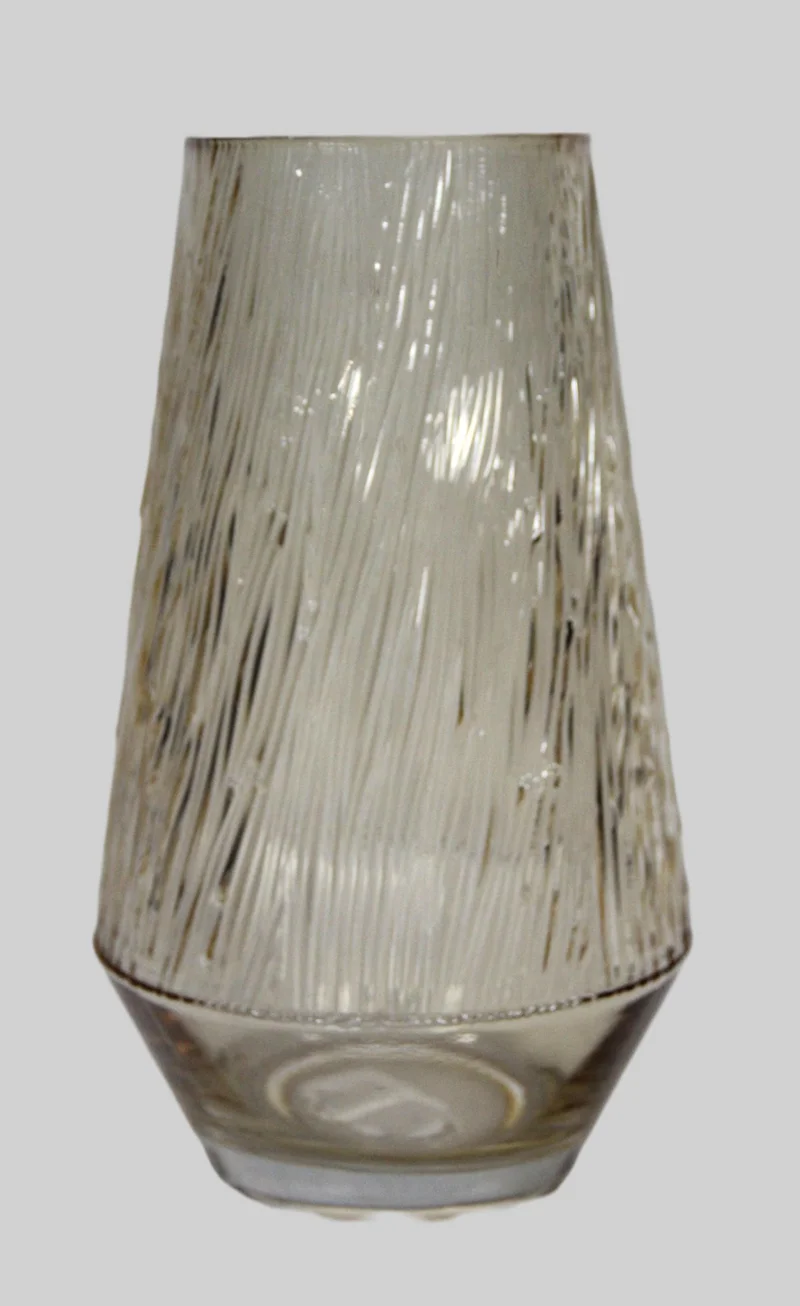 Vintage vaas (2) - Glas › Vazen - €48.00 - Vaas in gerookt glas
26cm hoog
Vintage, ca 1960-1970