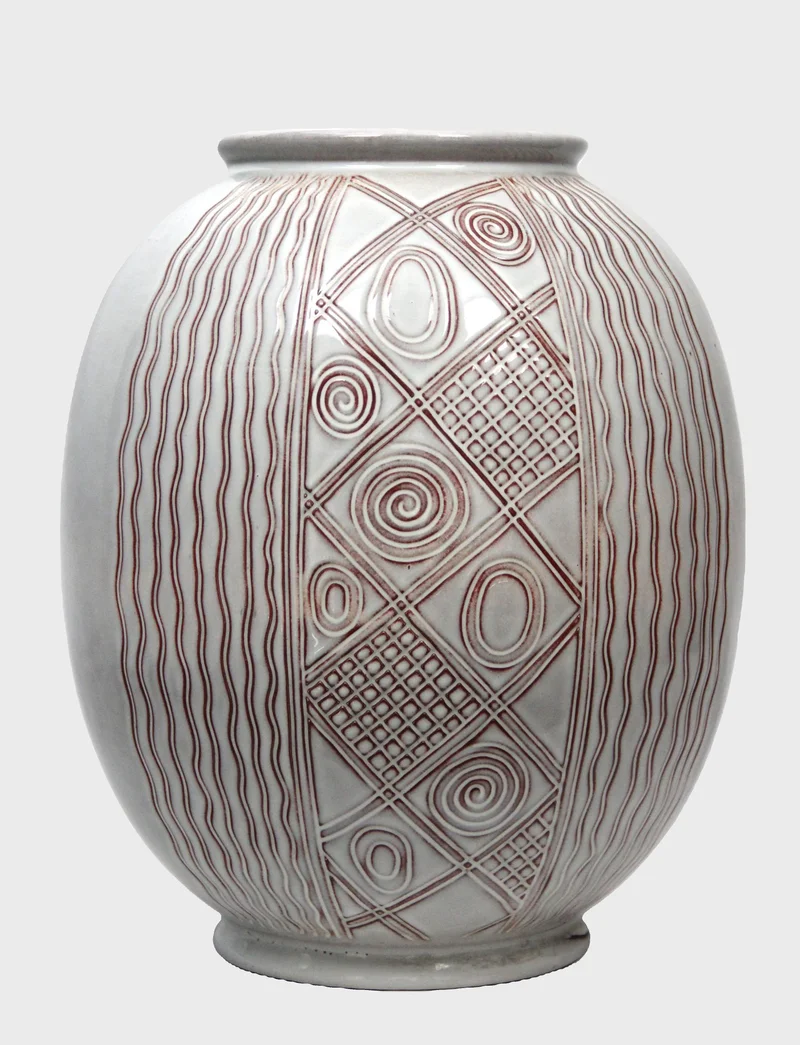 Vintage vaas (3) - Porselein › Vazen - €150.00 - Vintage vaas van Phoenix
Ontwerp van Wim Visser (gemerkt)
33cm hoog, 15cm diameter
Nederland 1963