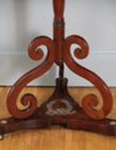 Vroegvictoriaans bijzettafeltje thumbnail 2