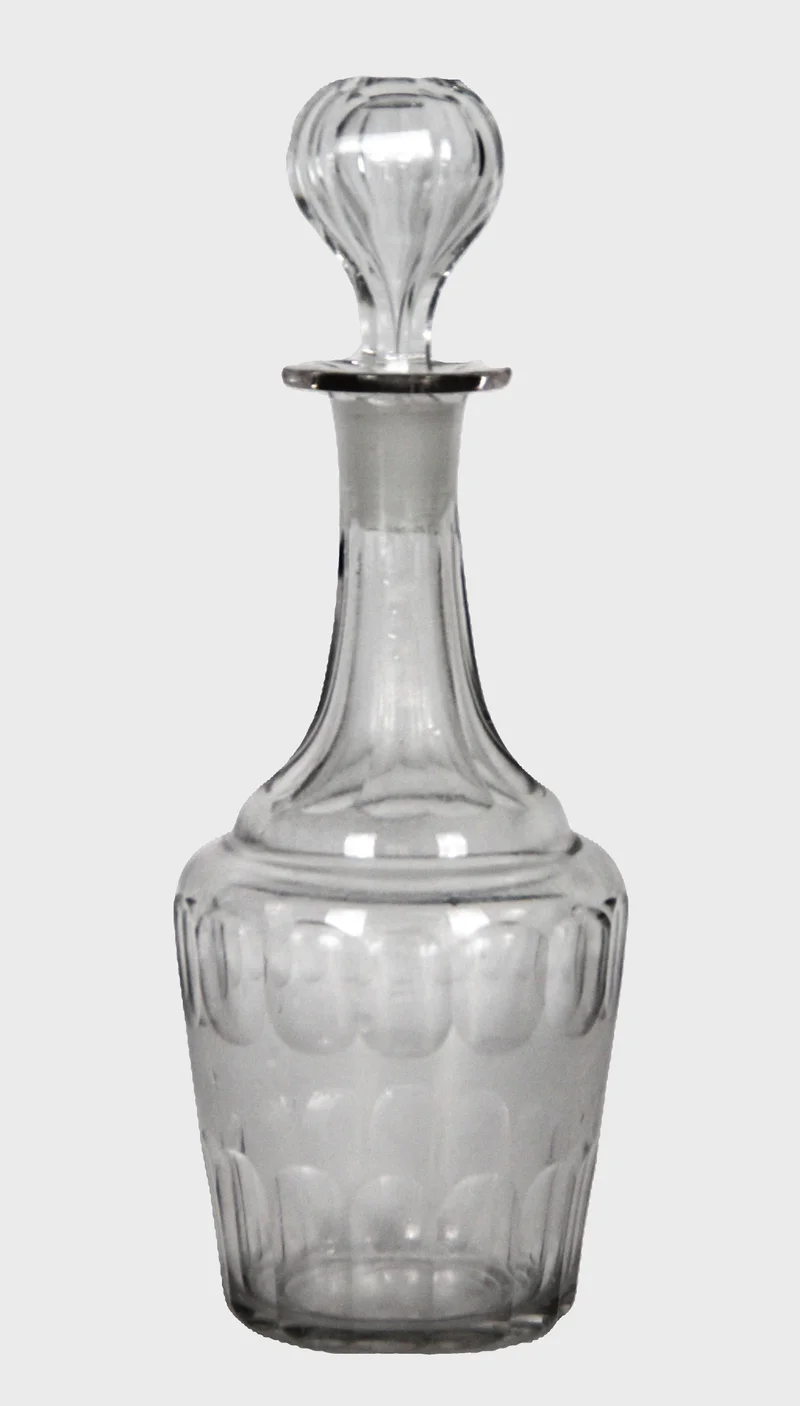 Vroegvictoriaanse karaf - Glas › Karaffen - €35.00 - Karaf in kristal met originele stop in de vorm van een luchtballon.
25cm hoog
Ca 1830