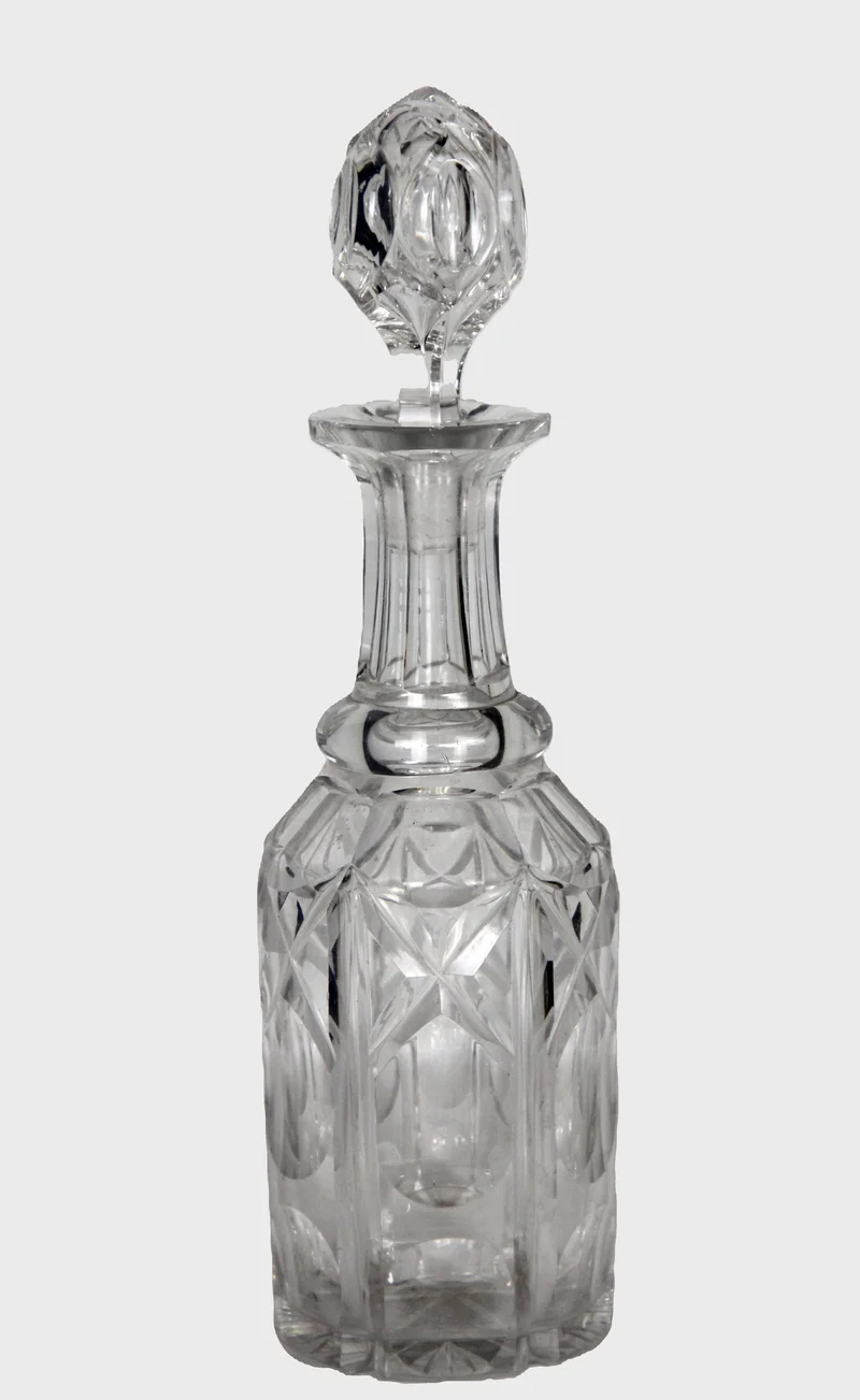 Vroegvictoriaanse kristal karaf - Glas › Karaffen - €45.00 - Karaf in kristal met originele stop.
31cm hoog
Ca 1830/1840
Engeland