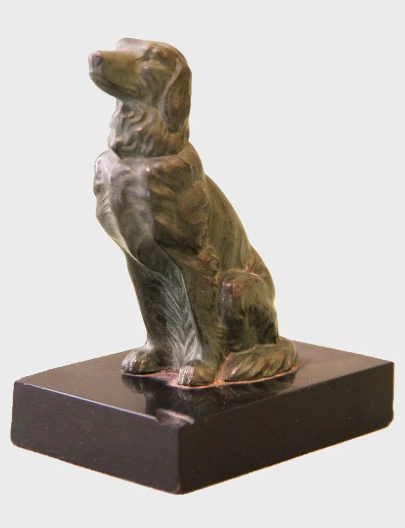 Zamak hond op sokkel - Diversen › Figuren - €25.00 - Hondenfiguur in zamak (?) op marmer voet.
13.5cm hoog